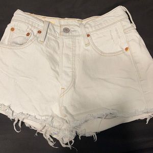 High waisted Levi shorts